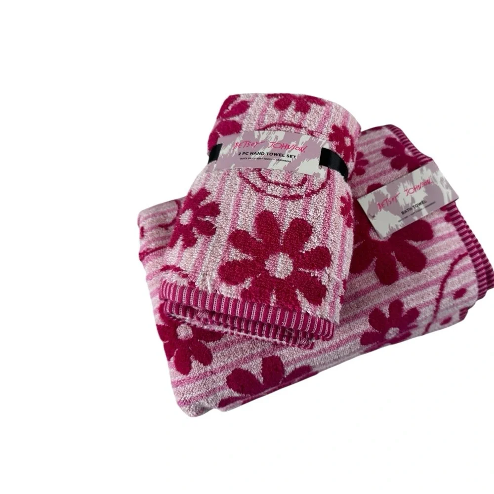 New BETSEY JOHNSON‎ Smiley Daisy Pink 2 Bath Towel And 2 Hand Towel Set